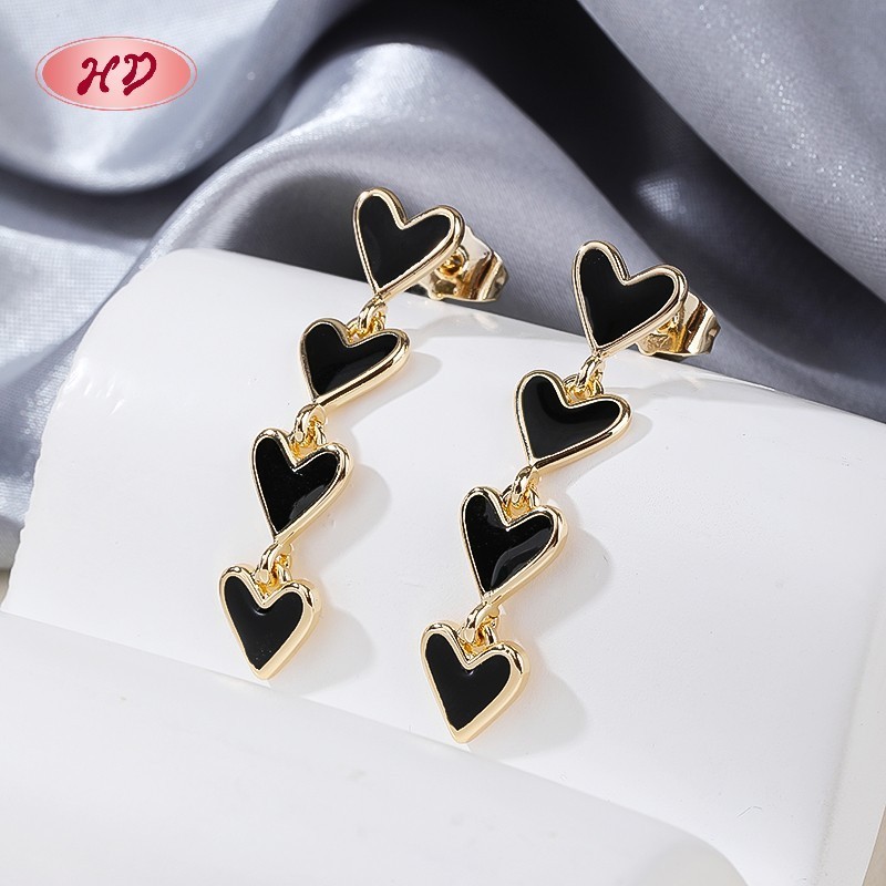 Aretes corazón 4 niveles esmalte negro chapado en oro 18k | Fabricante directo