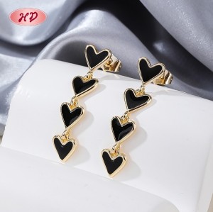 Aretes corazón 4 niveles esmalte negro chapado en oro 18k | Fabricante directo