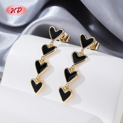Aretes corazón 4 niveles esmalte negro chapado en oro 18k | Fabricante directo
