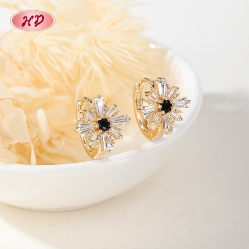 Audaces aretes huggie de aro mayoreo | Latón chapado en oro 18k joyería statement AAA CZ