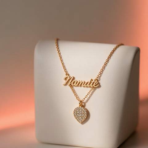 Custom name necklace and pendant display
