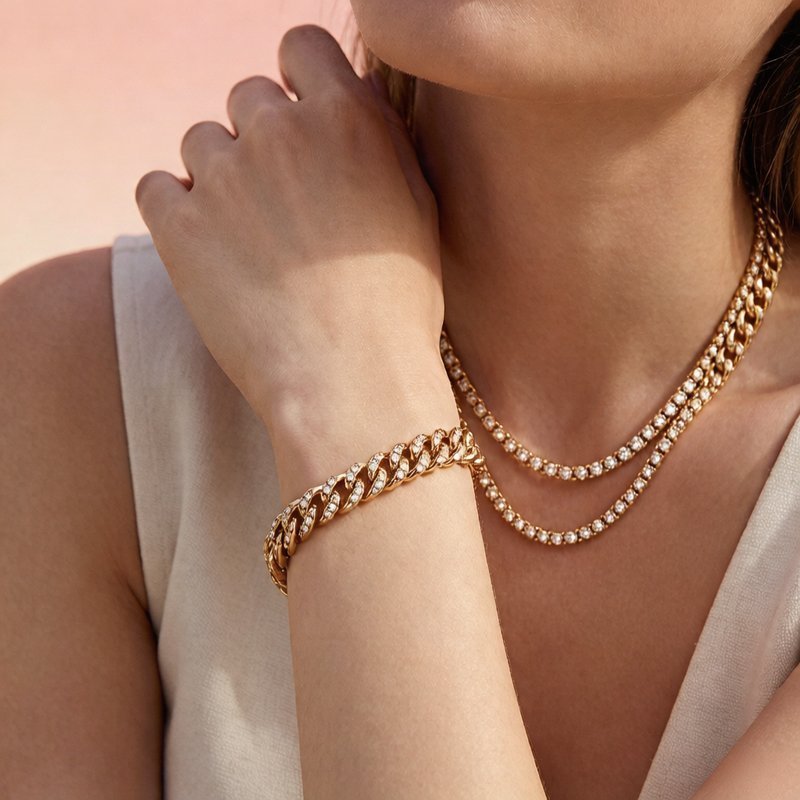 ¿La joyería chapada en oro parece barata?