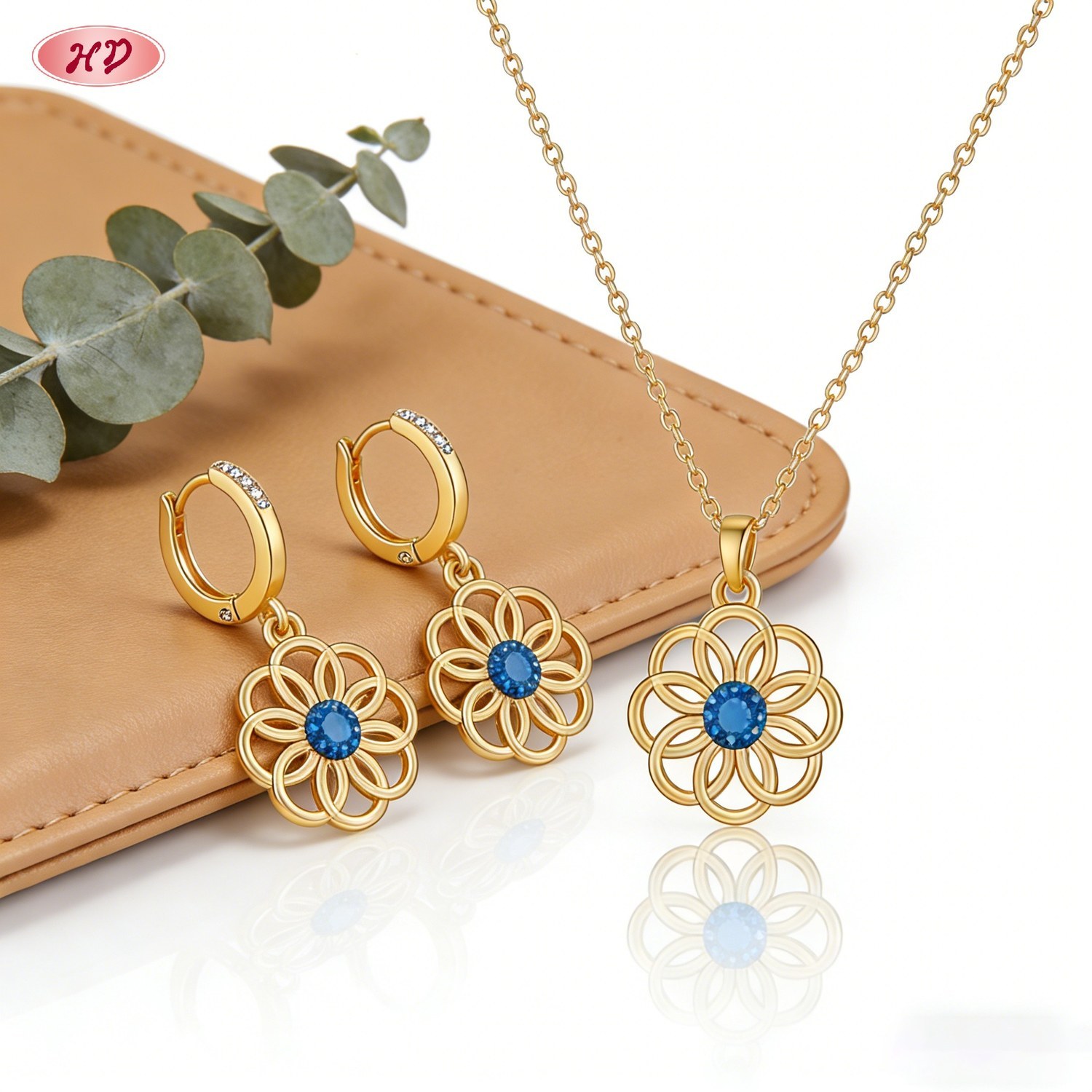 Jewelry set necklace detail