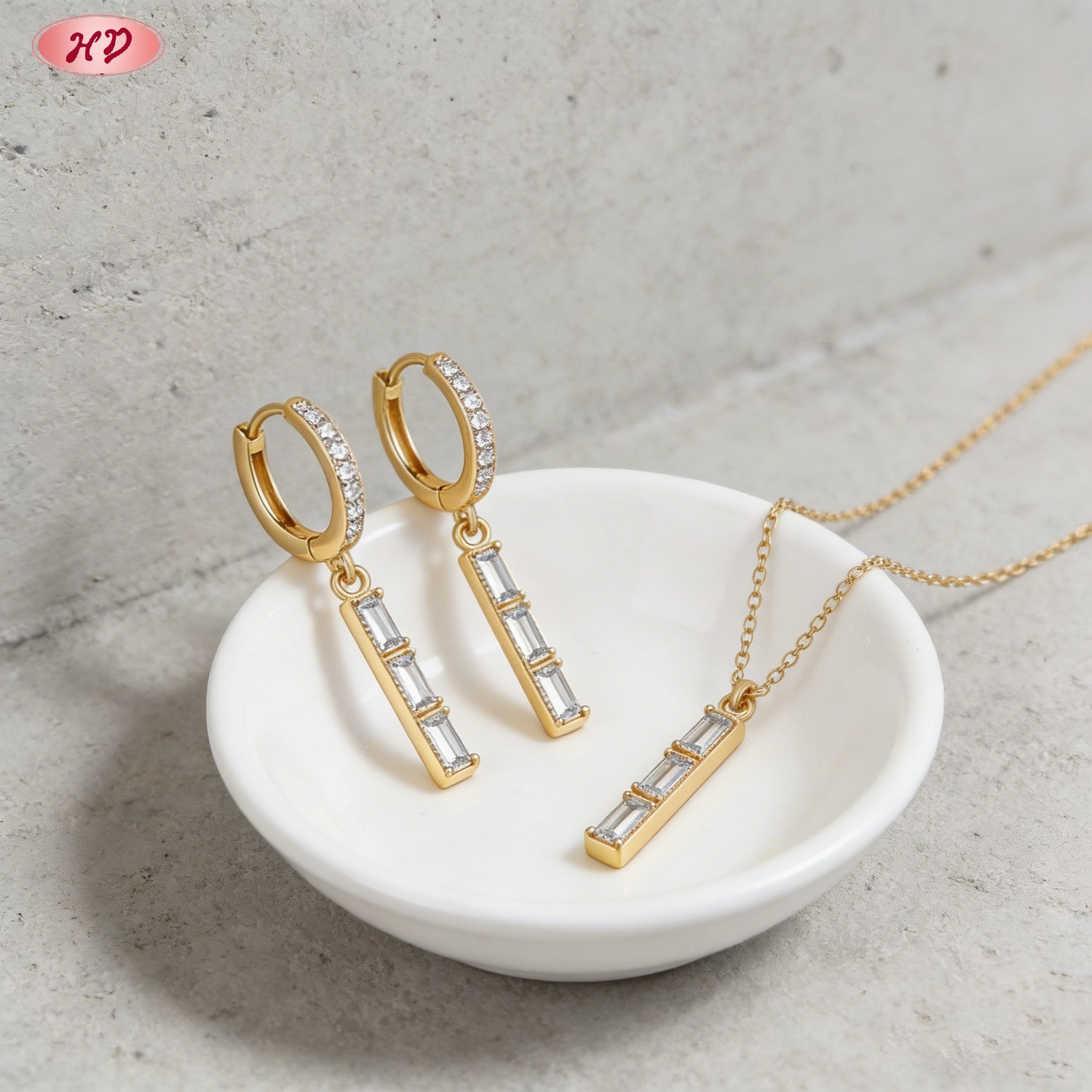 AAA cubic zirconia necklace detail