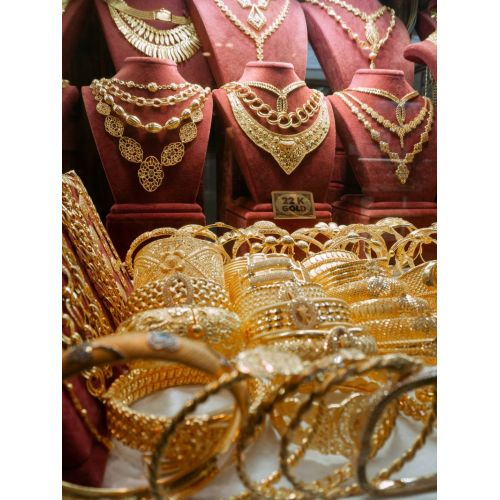 How to Photograph Gold-Plated Jewelry for Your Online Store & Marketplaces
