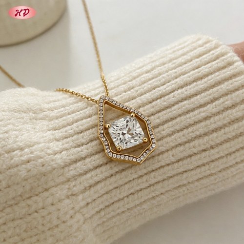Eye-catching 18K Gold Plated Cubic Zirconia Necklace Bulk Supplier | Pendant Jewelry
