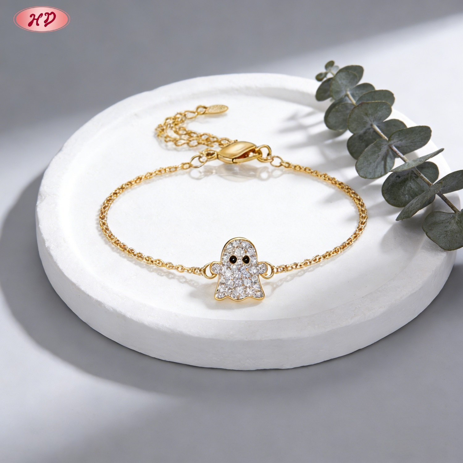 Artisan cubic zirconia bracelet in 18K gold plated brass close-up detail