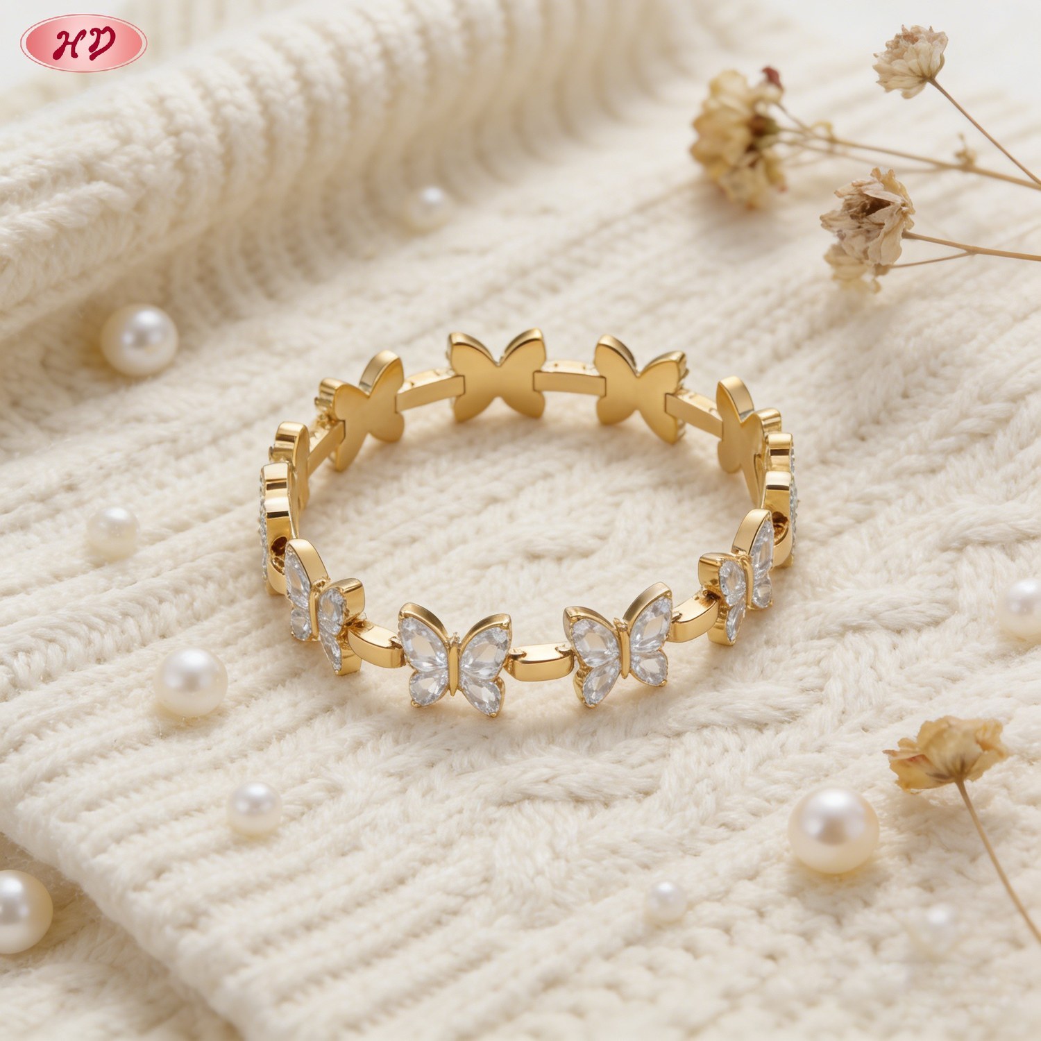Refined cubic zirconia bracelet detail of AAA cubic zirconia stones