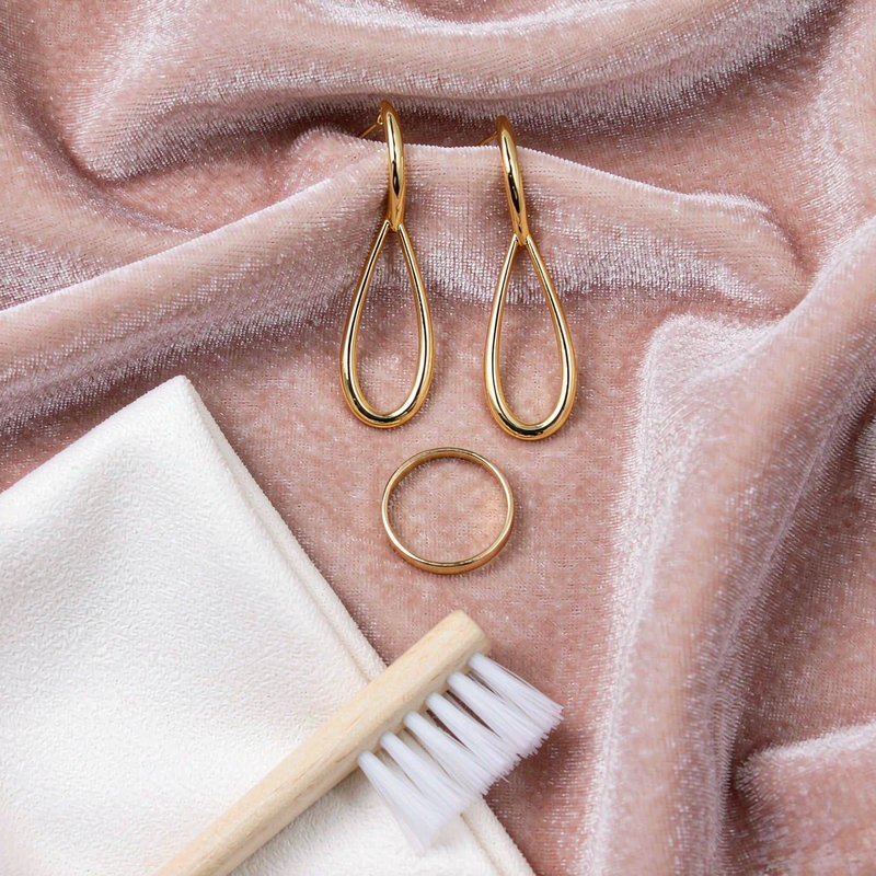 How to clean gold plated jewelry safely?