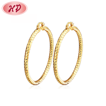 Wholesale Western Simple Large Hoop Earring| Circle Dimensional  Triangular Pattern Ear Piercing Fashion Jewelry Lady Earring| 18k Gold Plated in Brass