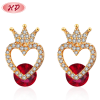 Distribuidor de fábrica de joyas | Pendientes de mujer con forma de corazón de corona de reina roja malvada | Joyas de circonitas cúbicas chapadas en oro de 18 quilates