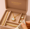 Cuidado de sus conjuntos de joyas chapados en oro de 18 quilates