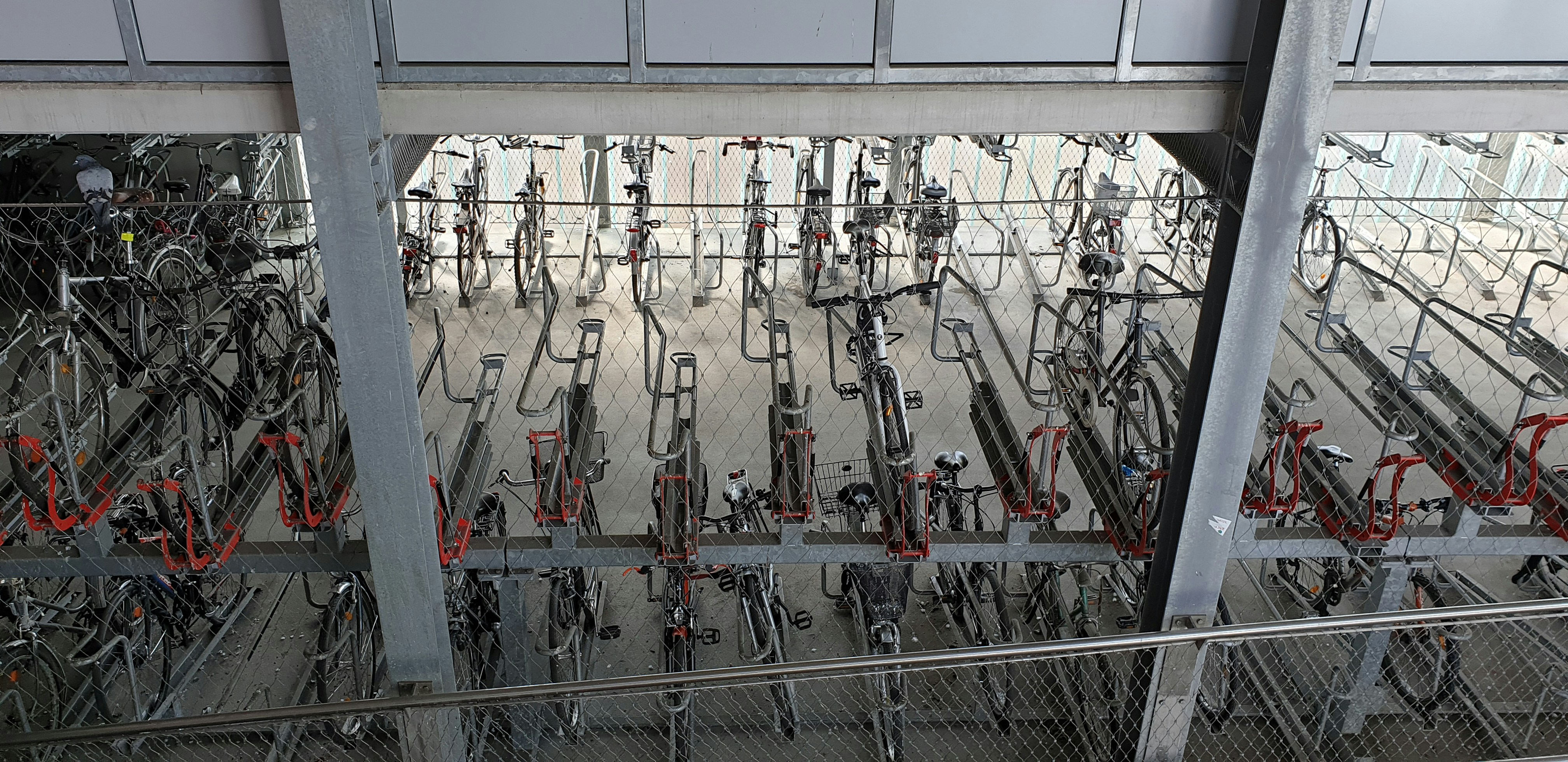 A modern assembly line for built-in gas hobs in a Chinese factory.