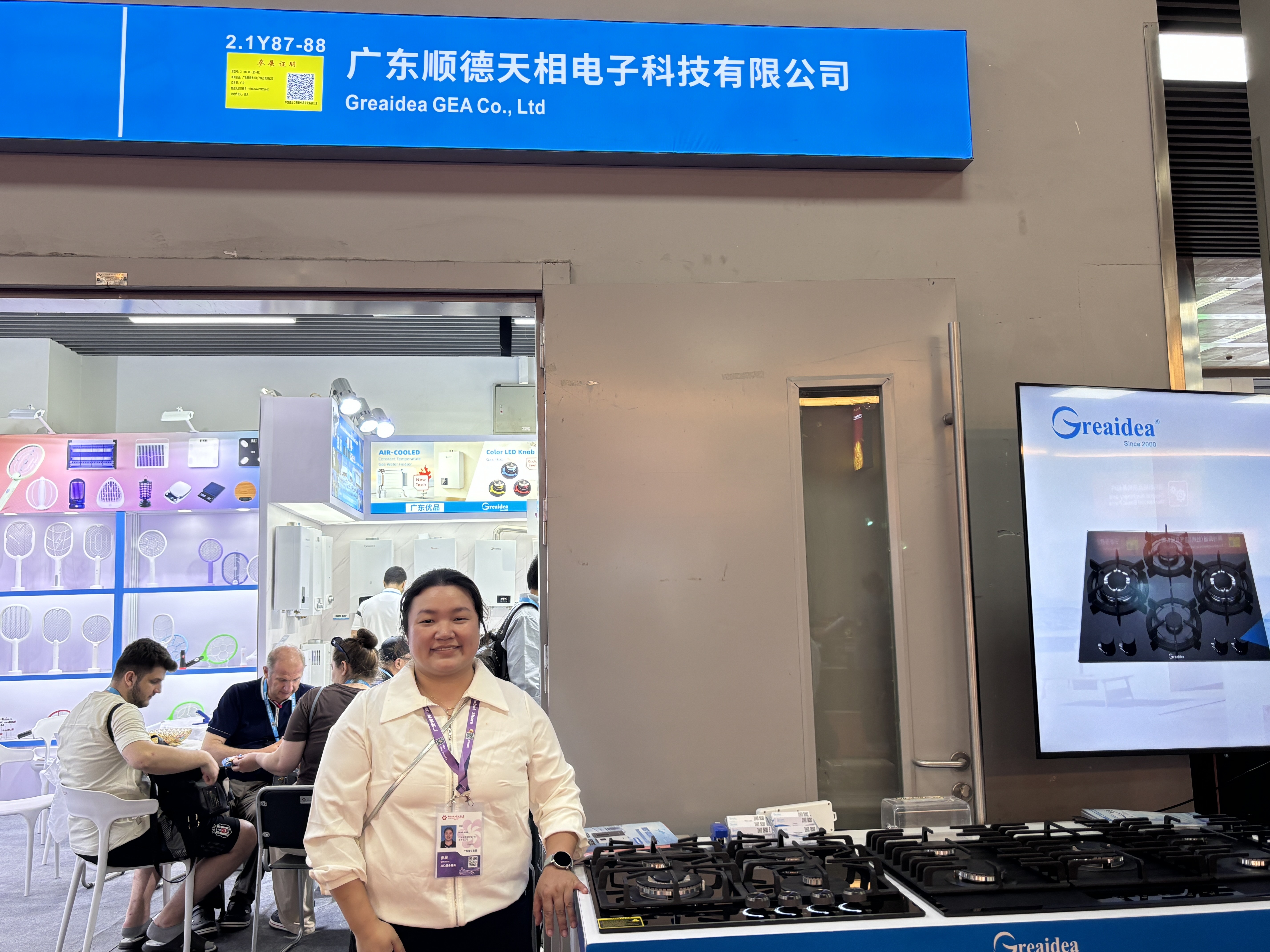 Greaidea team at the Canton Fair booth