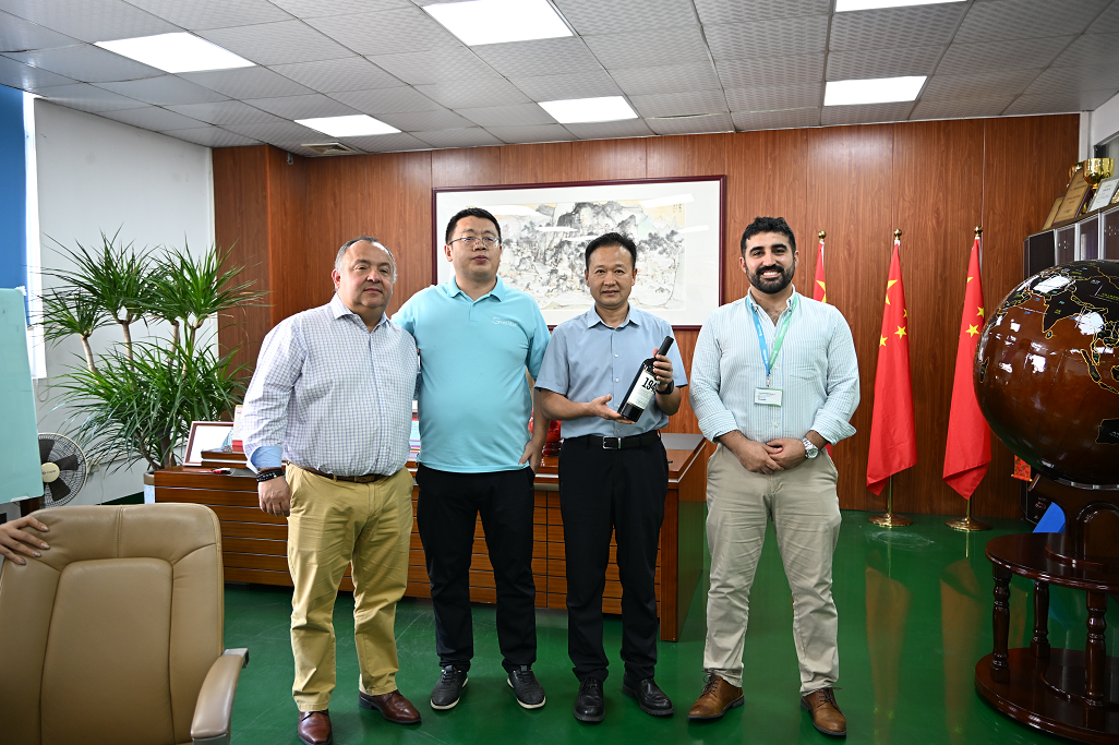 customers visit Greaidea's water heater factory