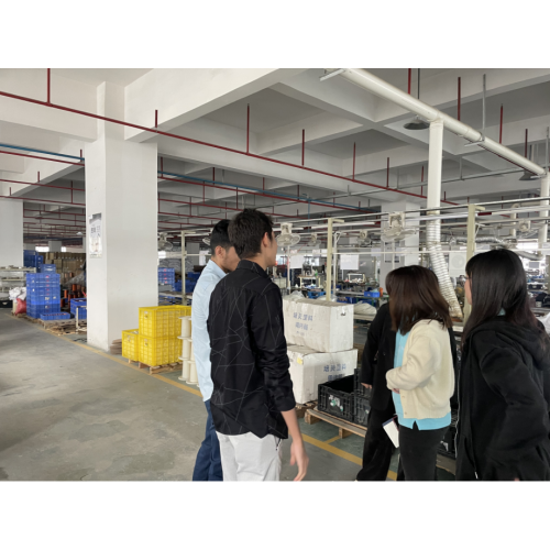 Клиенты посетили завод по производству газовых плит Greaidea и высоко оценили его производственную мощь и качество продукции.