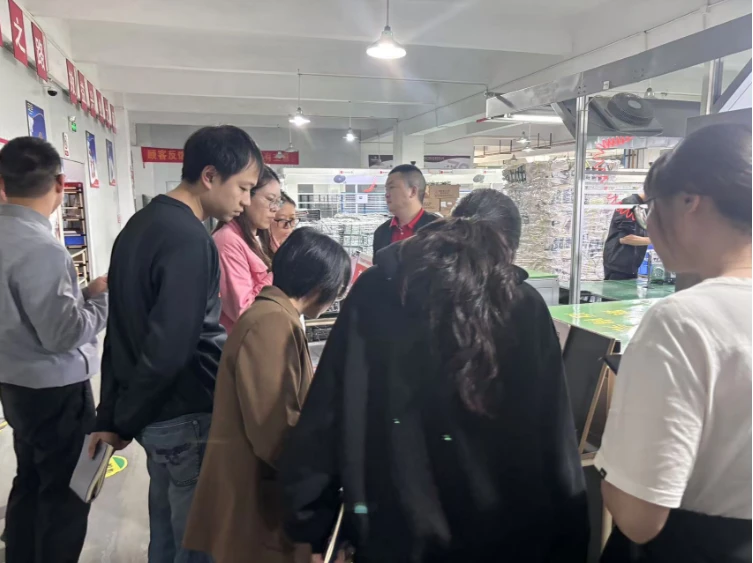 Greaidea's taem visit the production line