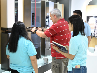 Customers visit Greaidea's factory to gain an in-depth understanding of OEM manufacturing processes and capabilities