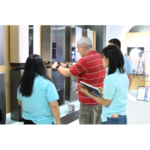 Клиенты посещают завод Greaidea, чтобы получить глубокое представление о производственных процессах и возможностях OEM-производства.