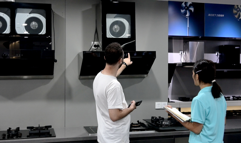 Customers personally experience Greaidea's range hoods