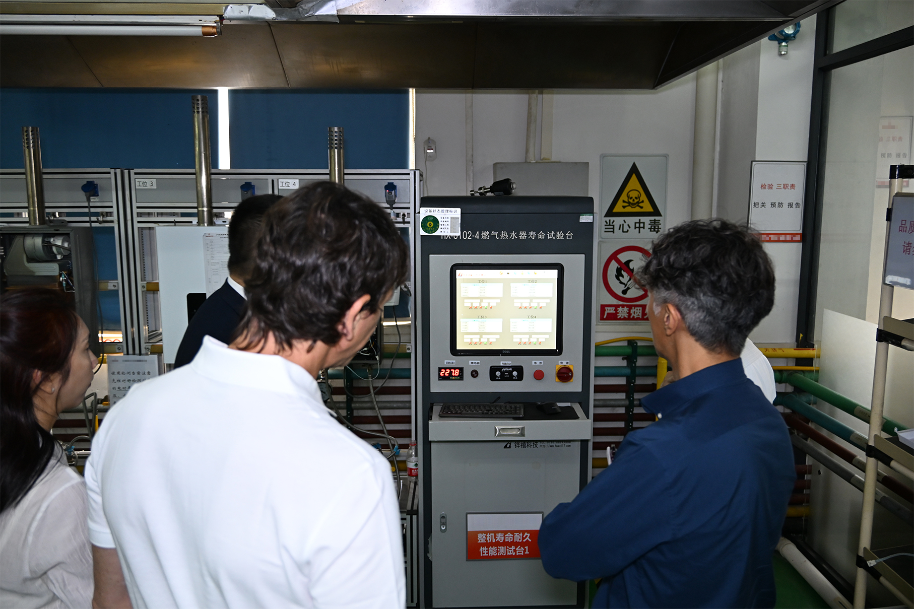Customers visit Greaidea's gas water heater testing laboratory