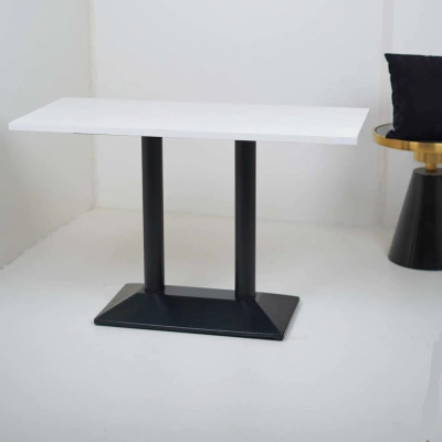 Mesa de comedor moderna con base de hierro y dos pilares