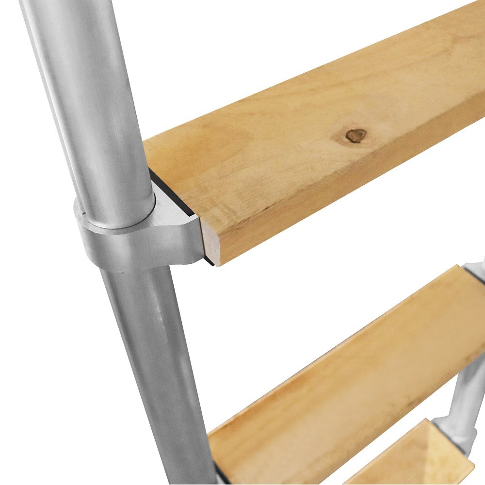 Oak tread on aluminium stile