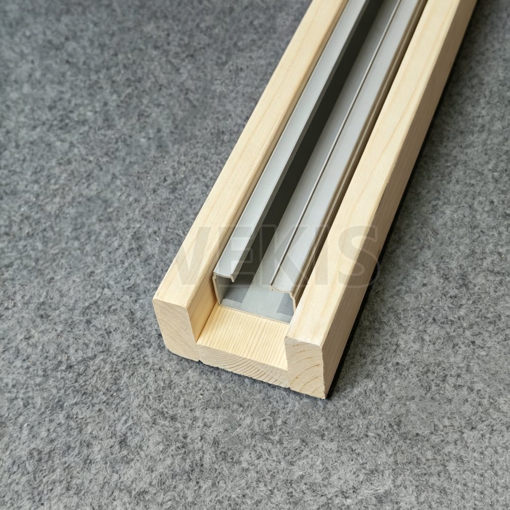 Metal mounting bracket securing the frame joints of the pocket door template