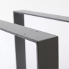 Металлическая ножка стола квадратной формы в минималистском стиле