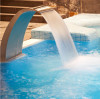 Você deve investir em um clorador de água salgada para sua piscina externa?