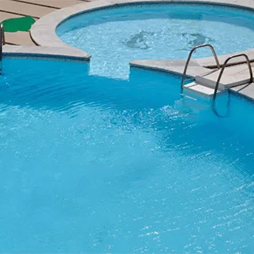 برودة الطقس؟ دليل حمام السباحة الخاص بك لفصل الخريف
