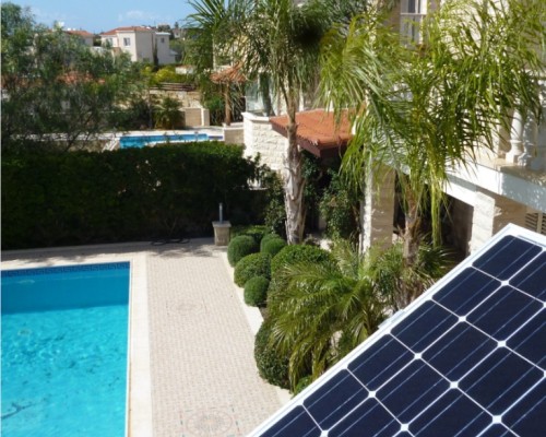 Comment choisir une pompe de piscine solaire ?