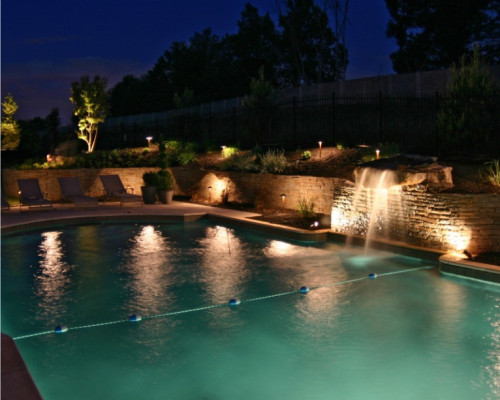 Três razões pelas quais sua piscina precisa de iluminação
