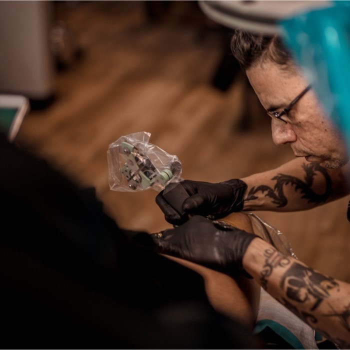 Cuatro consejos para elegir la máquina de tatuaje adecuada para ti