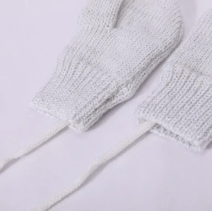 Großhandel Neugeborene Unisex Winter Dicke Warme Strickhandschuhe Fäustlinge Mit Schnur