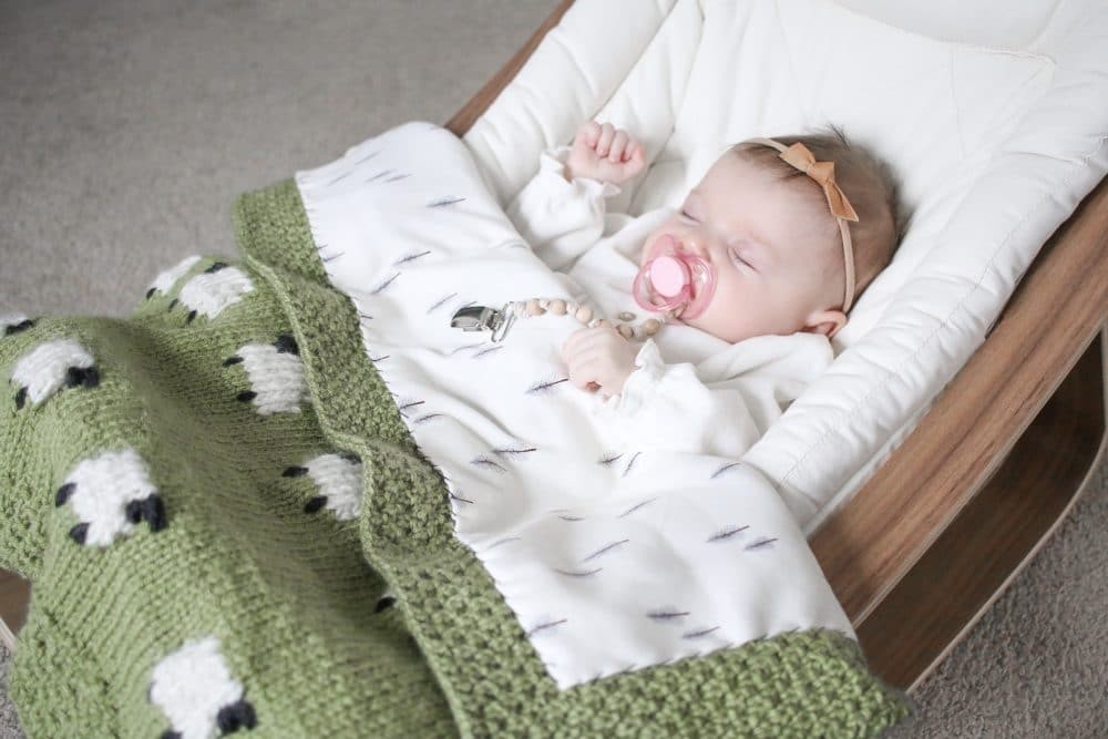 how to choose the right baby knitted blanket