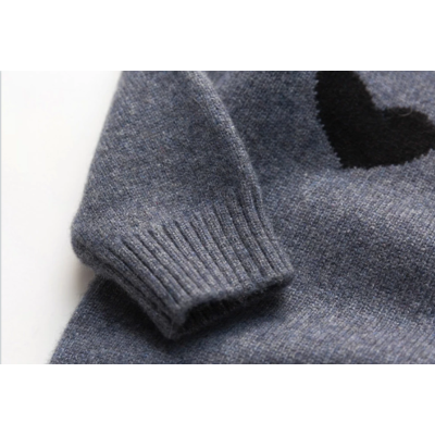 Wholesale Custom Design Kid Girl Round Neck  Grey Cashmere Sweater With Heart Pattern