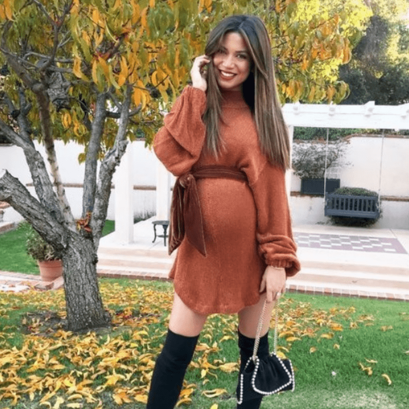 8 Cool Ways to Wear a Cashmere Knit Sweater During Winter Pregnancy