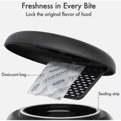 Automatic pet feeder, while feeding, while clear LED instructions