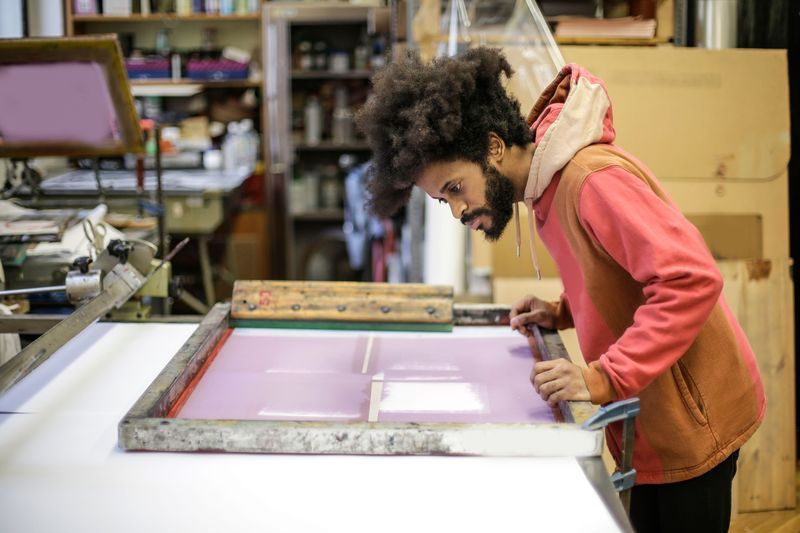Screen printing traditional method comparison