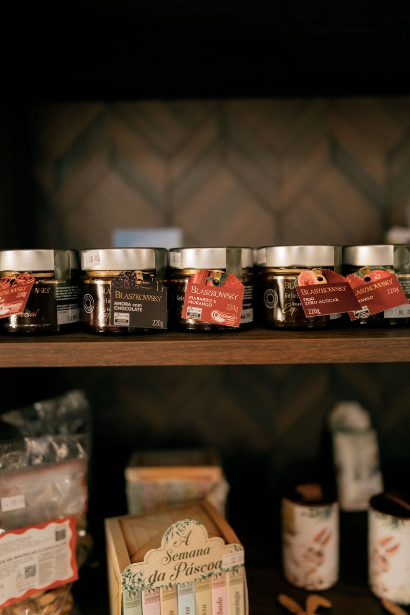 Product labels display
