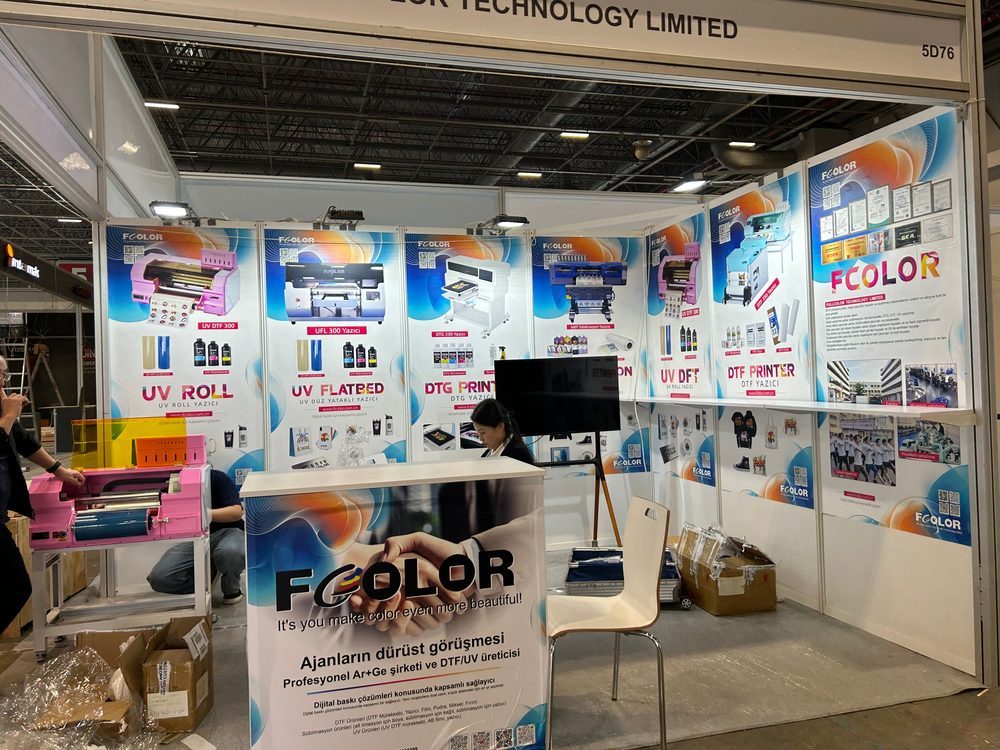 FCOLOR booth 5D76 at SIGN ISTANBUL with Turkish-language product panels