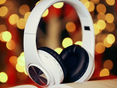 4 Reasons to Buy Bluetooth Headphones