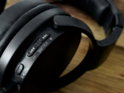 Bluetooth vs. RF Headphones: Understanding the Difference