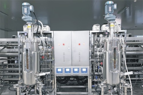 Two-stage multi-stage fermenter/bioreactor