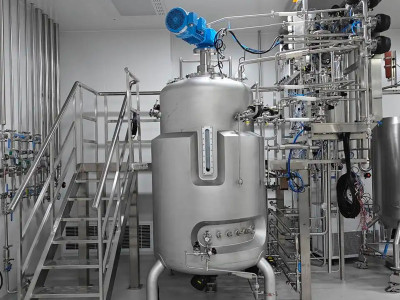 Future large-scale cell culture platform: from "multi-scale" to "intelligent"