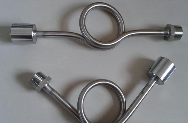 Why does the pressure gauge have to have a 'bend'? Old engineer: Without it, the readings are all deceiving you