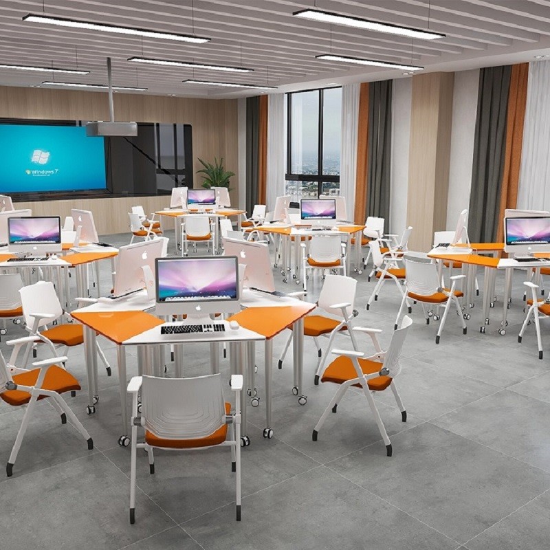 What are the characteristics of smart classroom training desks and chairs?