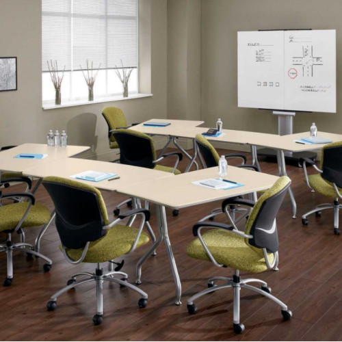 How Training Desks Can Benefit Employee Learning