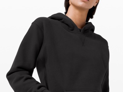 Comment les filles portent-elles des sweats à capuche ?